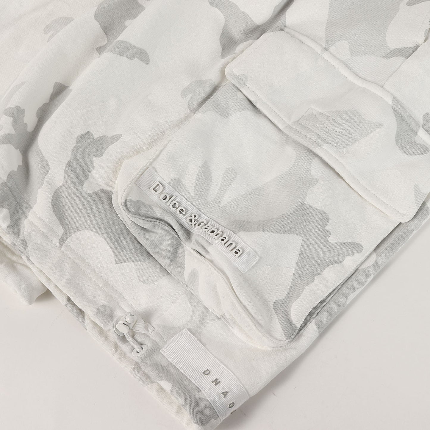 22SS ツータック カモ カーゴ ショート パンツ (Jersey jogging shorts with logo tag)