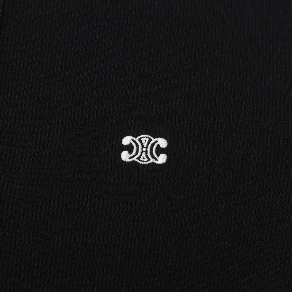 現行モデル ワンポイント トリオンフ刺繍 ヘンリーネック カットソー (long sleeved t-shirt IN RIBBED COTTON JERSEY)