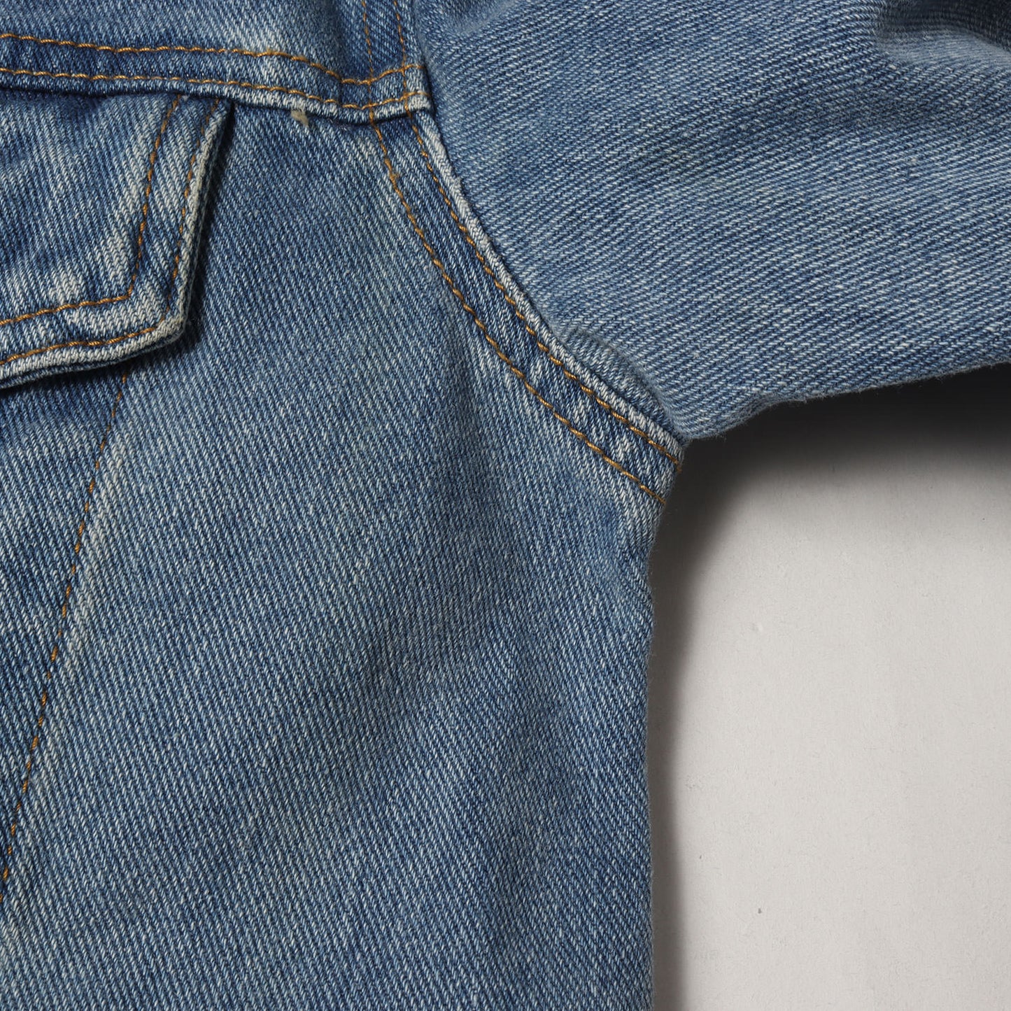 ヴィンテージ加工 ブランドロゴ刺繍 メタルボタン デニム トラッカージャケット