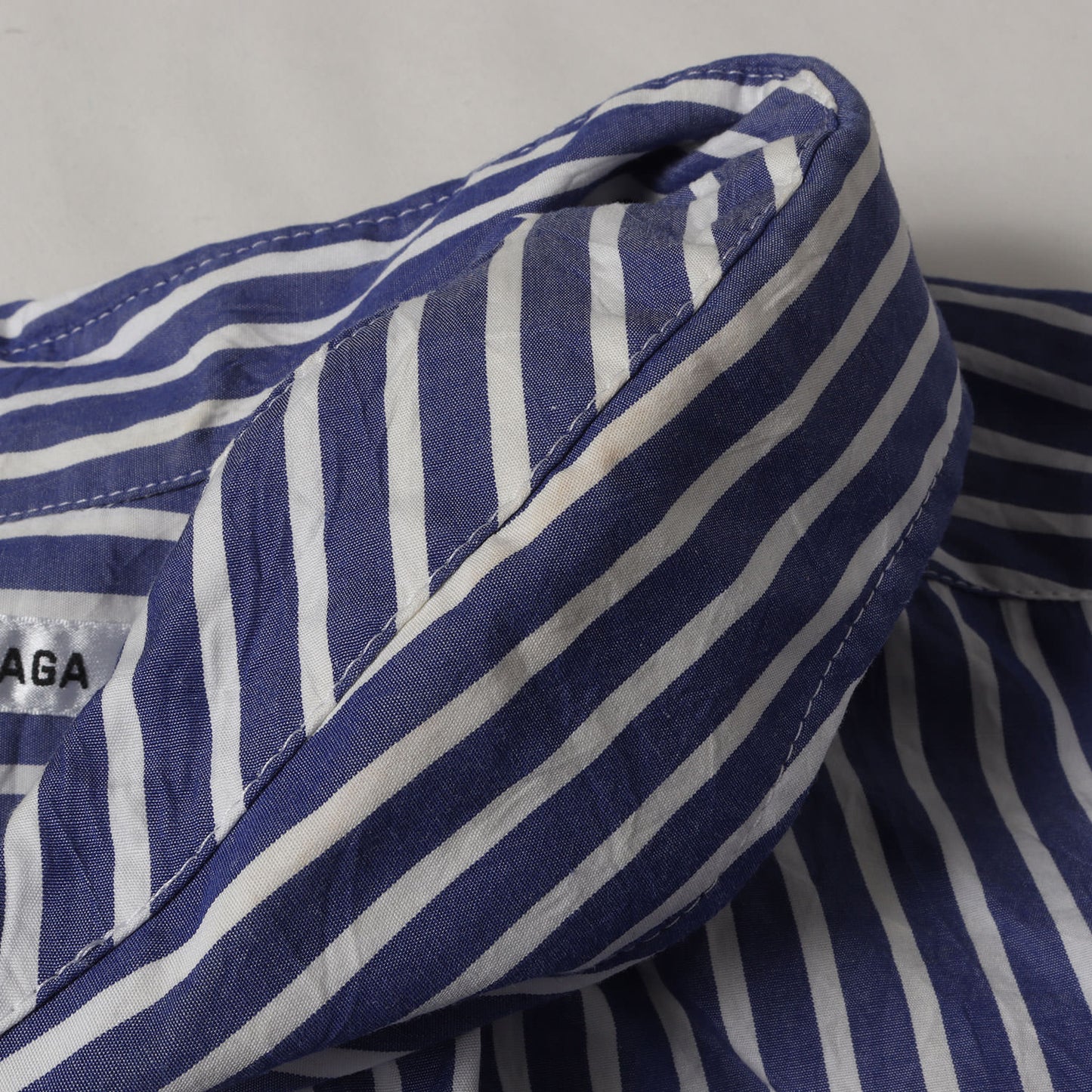 ブランドロゴ刺繍 腰巻き ストライプ オーバーサイズ ボタンシャツ (Crinkle Stripe Poplin Knotted Shirt)