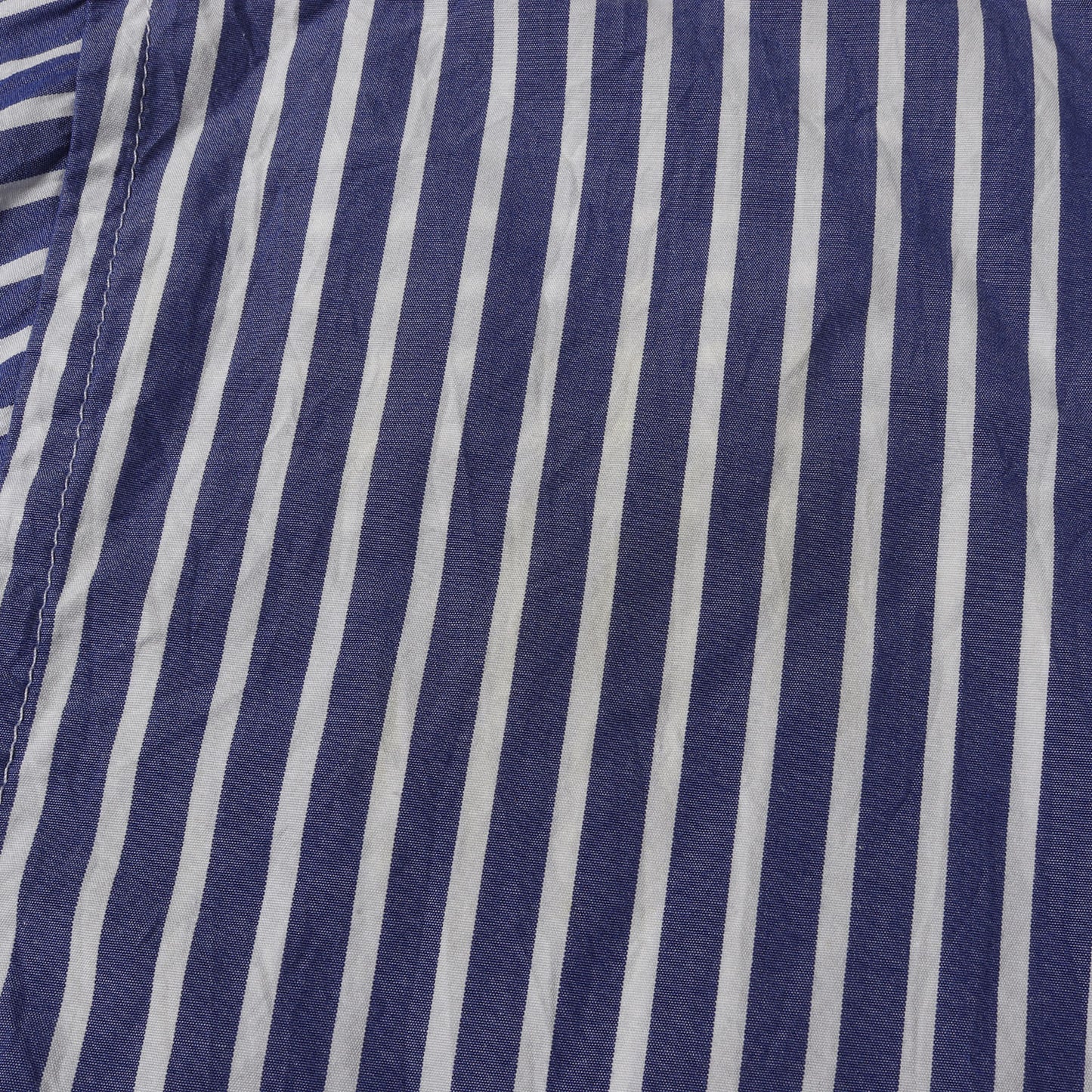 ブランドロゴ刺繍 腰巻き ストライプ オーバーサイズ ボタンシャツ (Crinkle Stripe Poplin Knotted Shirt)