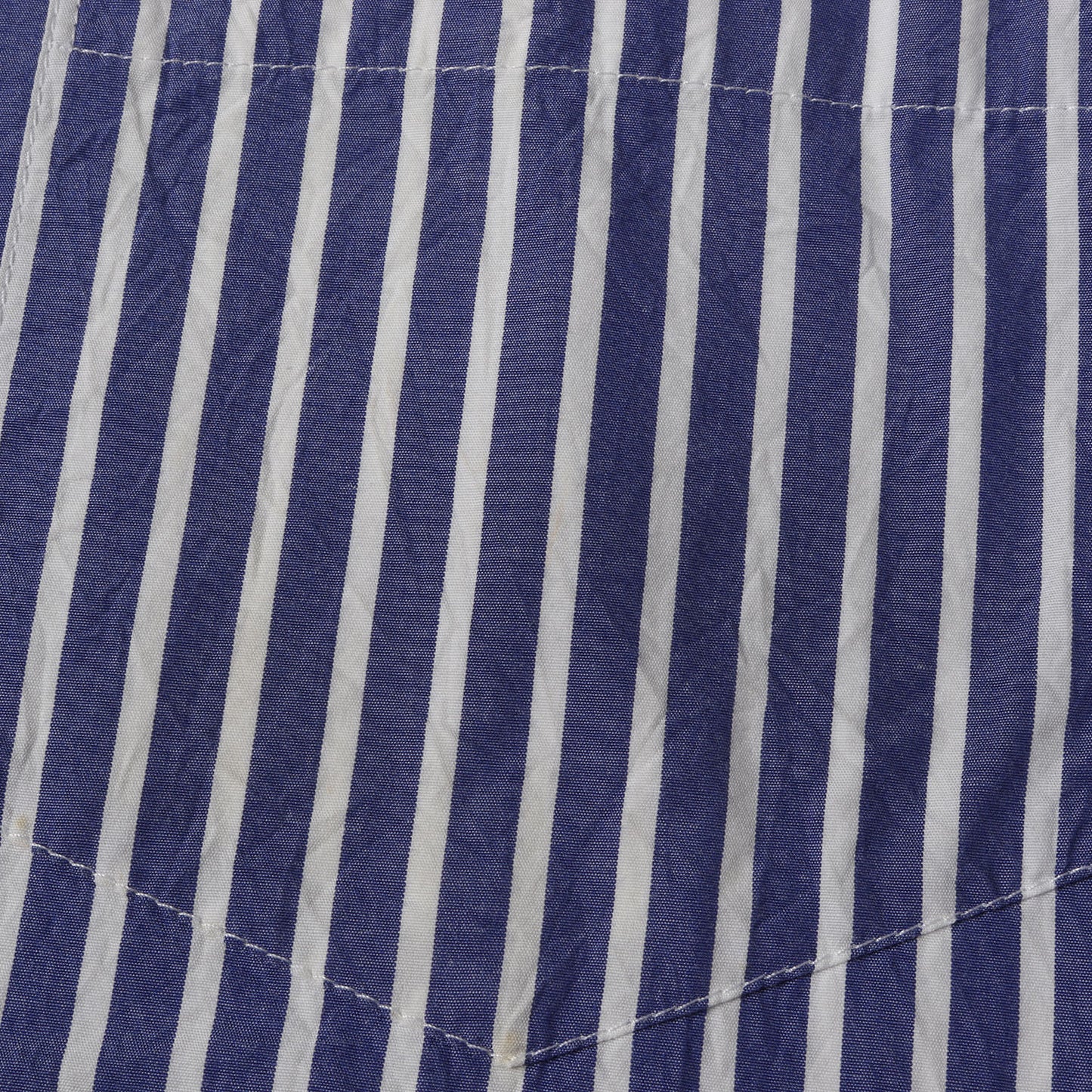 ブランドロゴ刺繍 腰巻き ストライプ オーバーサイズ ボタンシャツ (Crinkle Stripe Poplin Knotted Shirt)