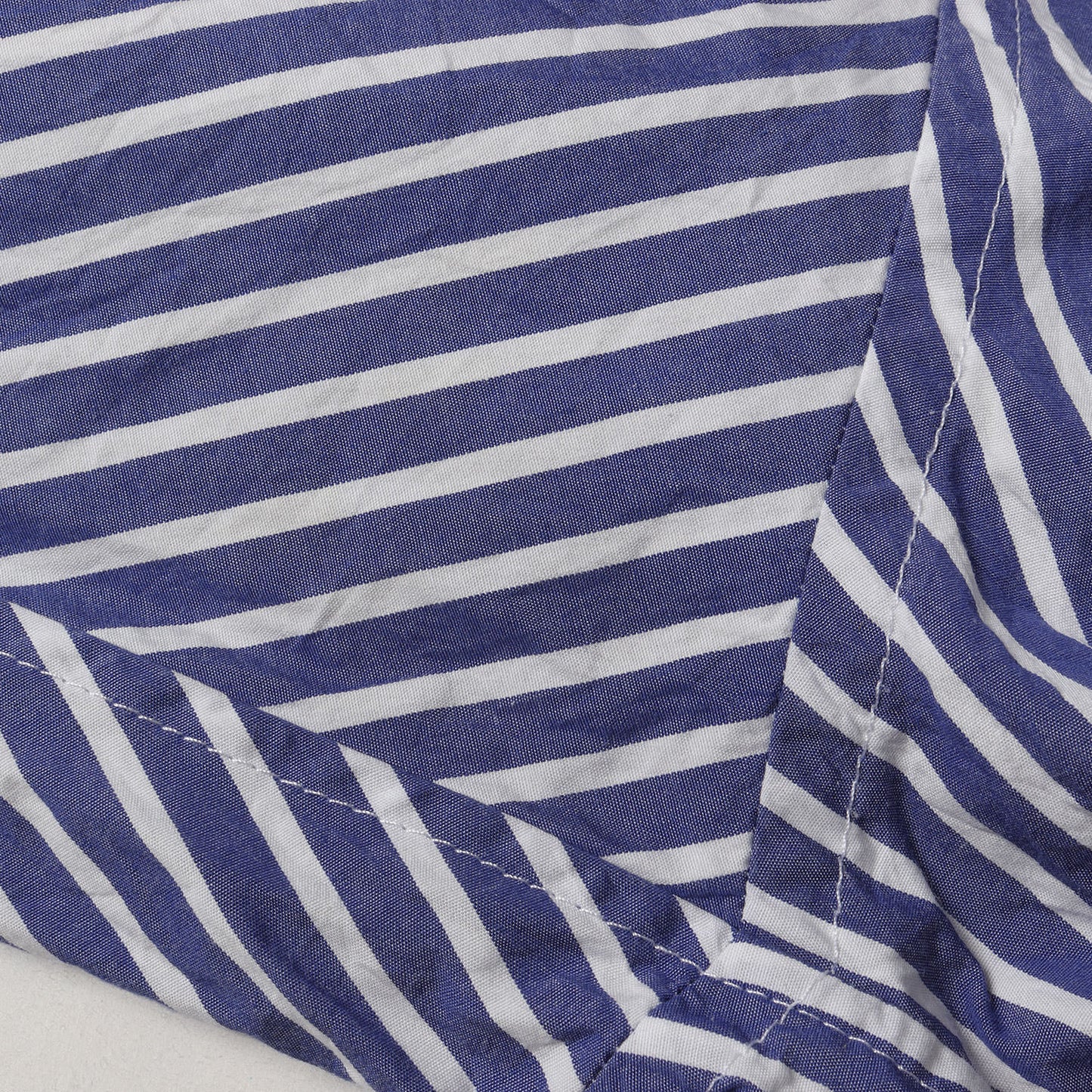 ブランドロゴ刺繍 腰巻き ストライプ オーバーサイズ ボタンシャツ (Crinkle Stripe Poplin Knotted Shirt)