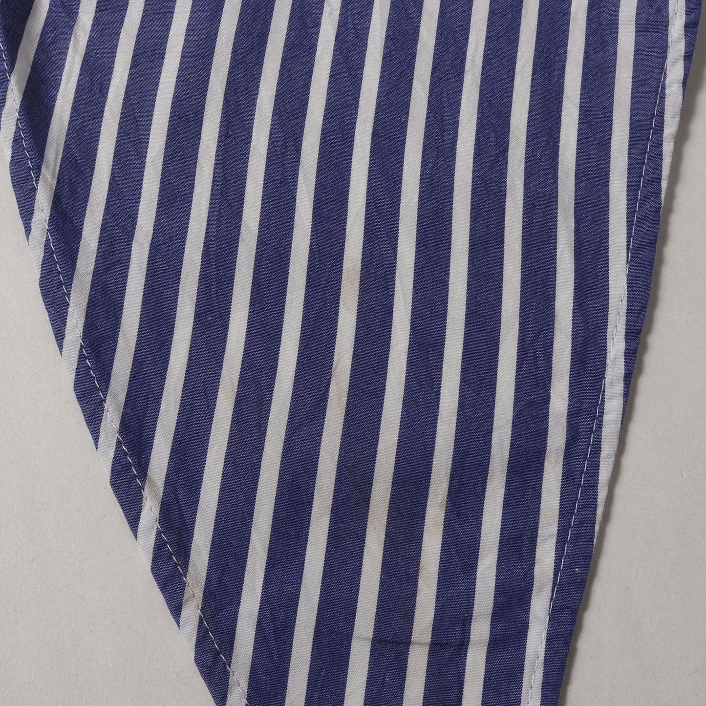 ブランドロゴ刺繍 腰巻き ストライプ オーバーサイズ ボタンシャツ (Crinkle Stripe Poplin Knotted Shirt)