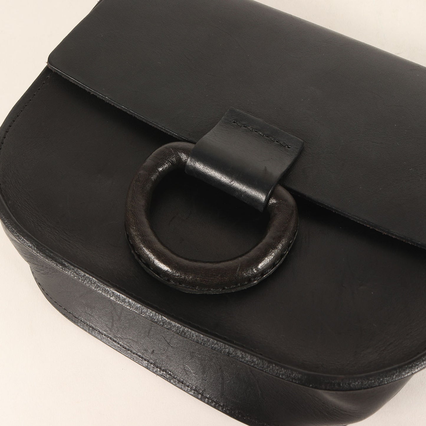 サドルレザー ショルダー バッグ (Logan Bag)