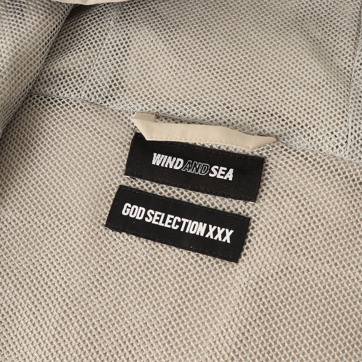 ×GOD SELECTION XXX コラボロゴ ナイロン フルジップ フーデッド ジャケット (NYLON PARKA)