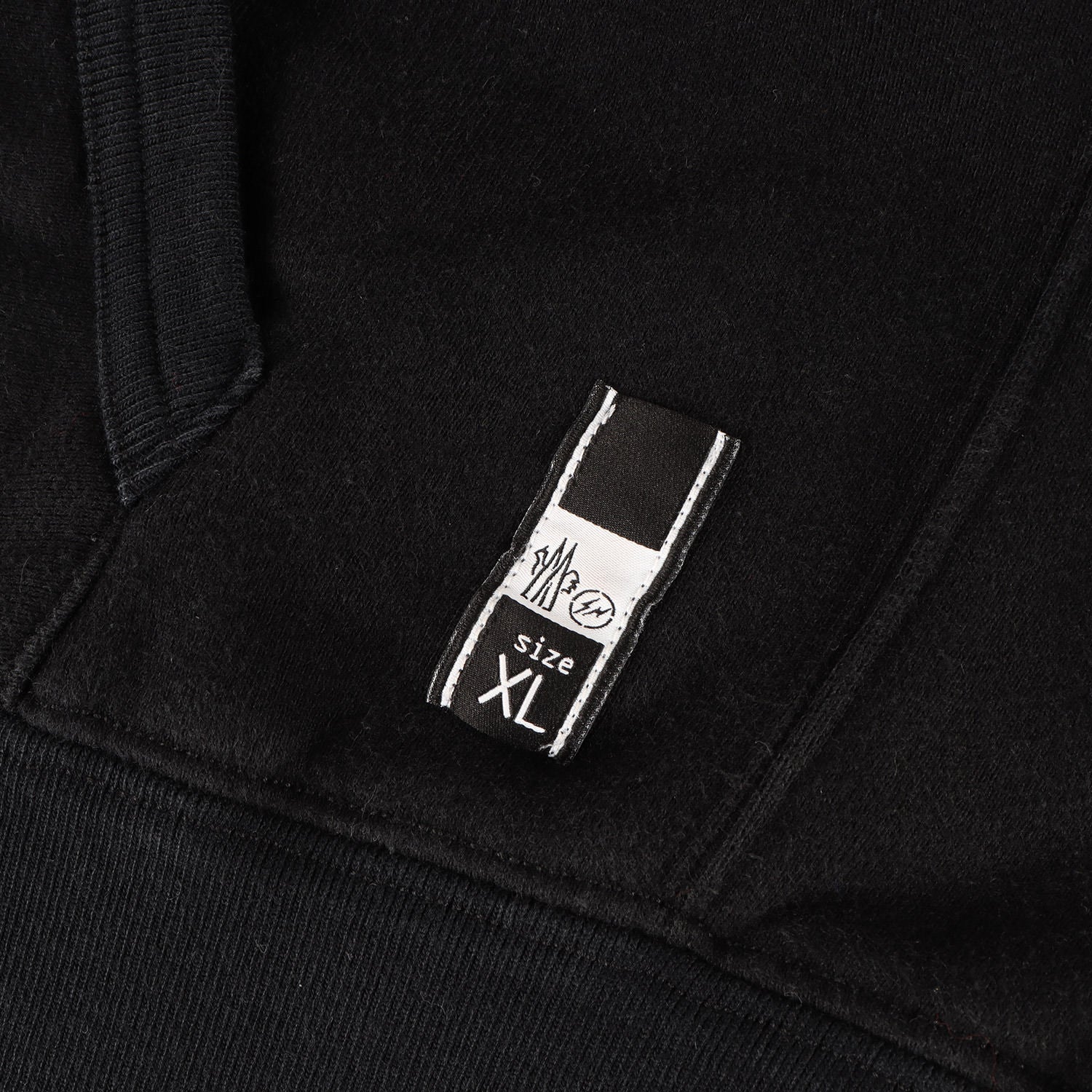MONCLER (モンクレール) ×fragment design BACKSTAGE PASSロゴ