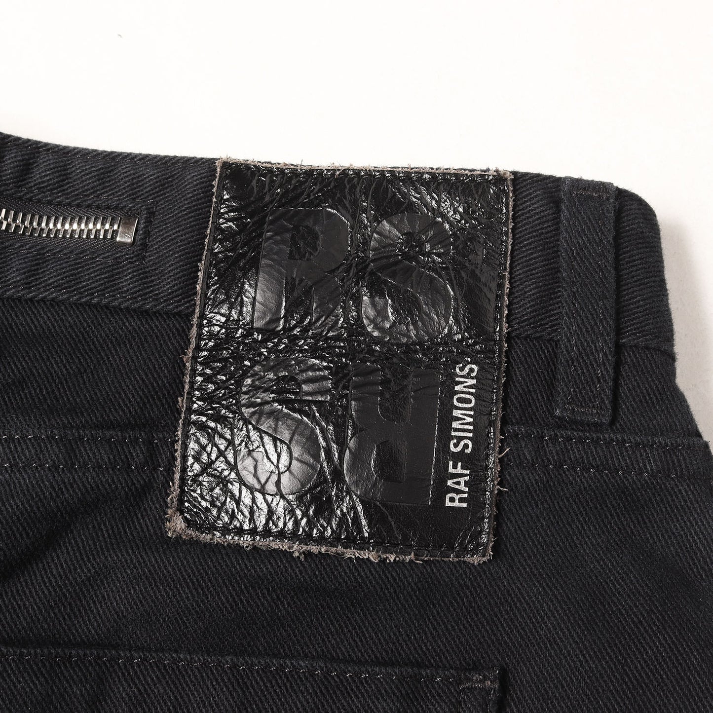 20AW ジップ / パッチ付き スリム デニムパンツ (SLIM FIT DENIM PANTS WITH BIG ZIP AND JERSEY PATCH)