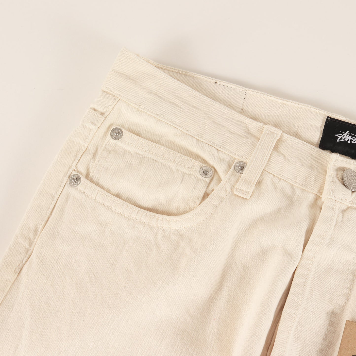 5ポケット ボタンフライ スリム デニムパンツ (DISTRESSED WASHED DENIM JEANS)