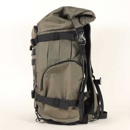 [人気モデル アウトドア撮影用] アドベンチャリ― 30L バックパック