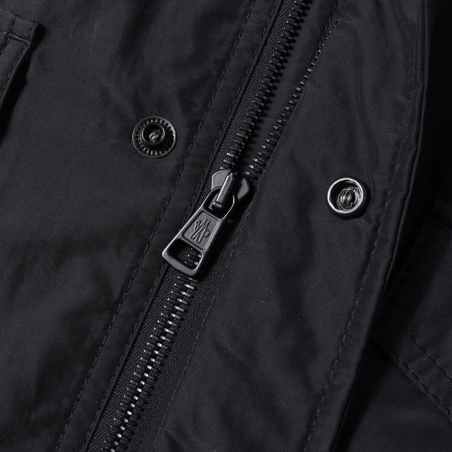 25SS ×MERCEDES-BENZ / NIGO ロゴパッチ付き ダウン フィールド ジャケット (Orus Down Field Jacket)