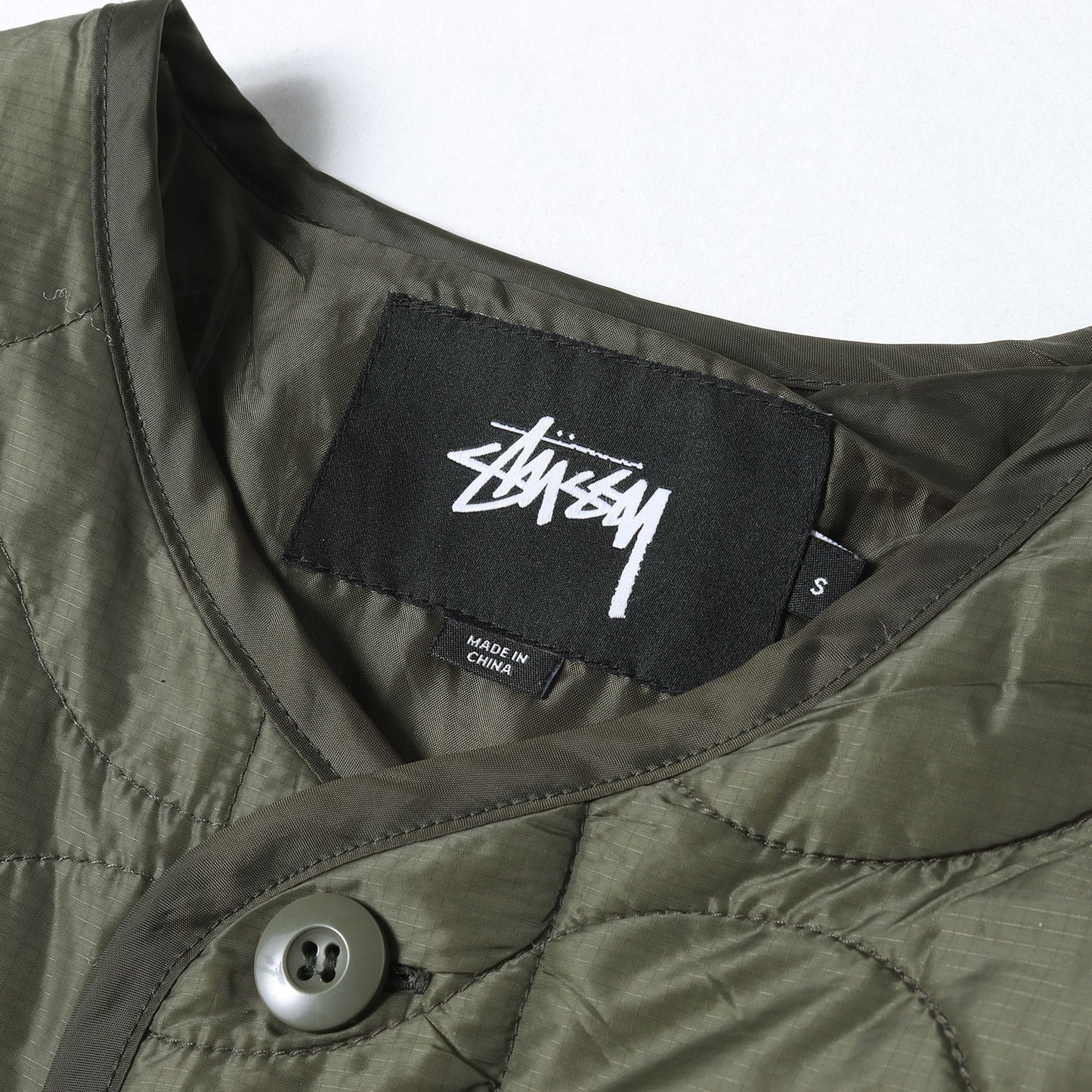 裏地ロゴプリント キルティング ミリタリー ライナー ジャケット (Quilted Military)