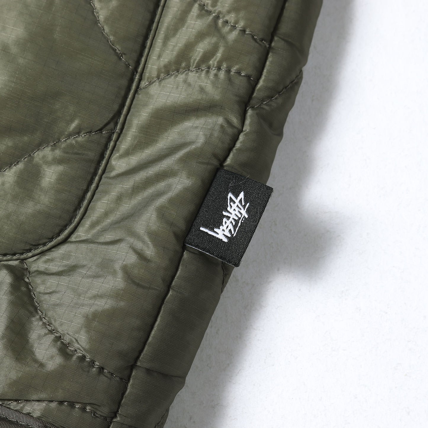 裏地ロゴプリント キルティング ミリタリー ライナー ジャケット (Quilted Military)