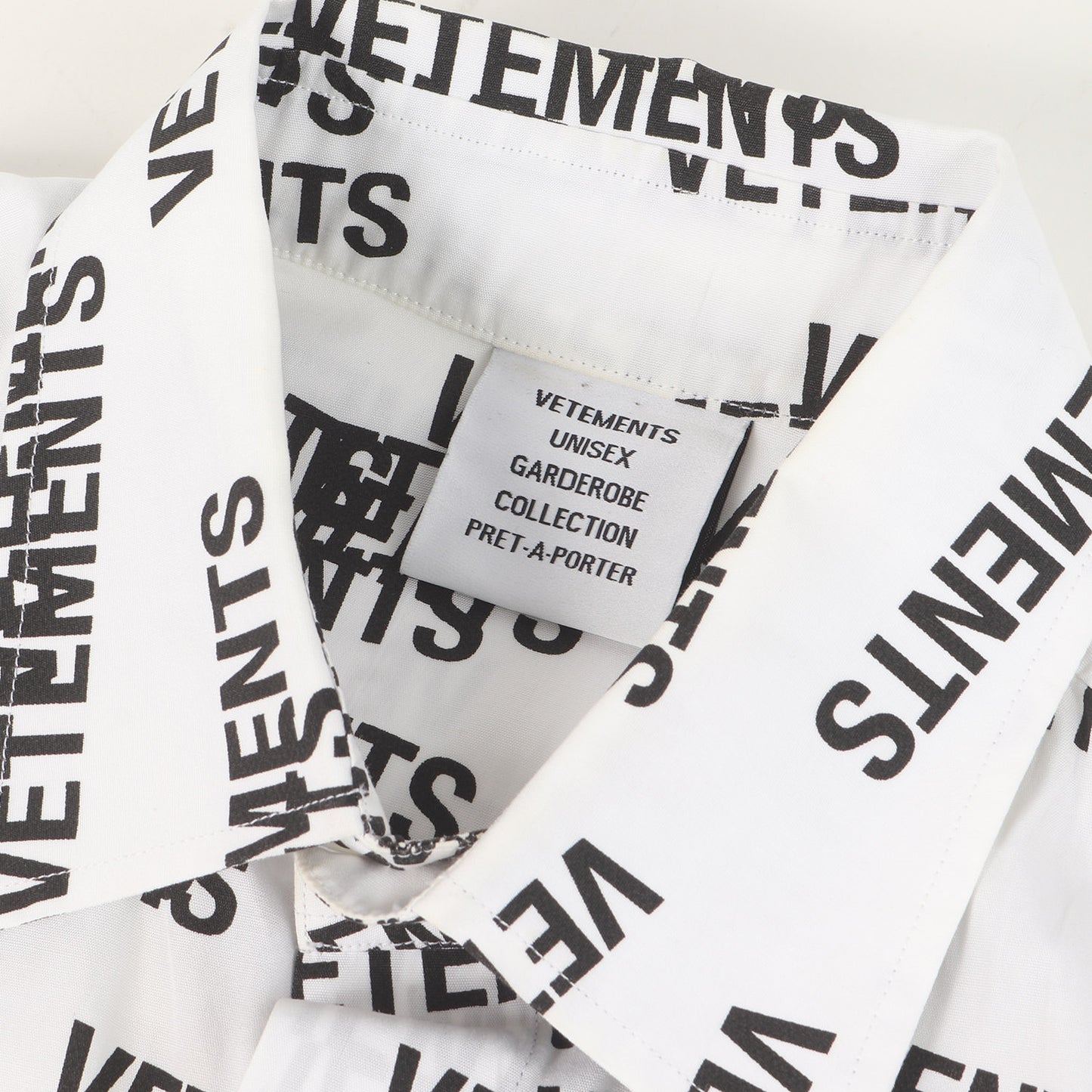 オールオーバー スタンプロゴ オーバーサイズ コットン 比翼ボタン シャツ (All-over Stamp Logo Oversized Shirt)