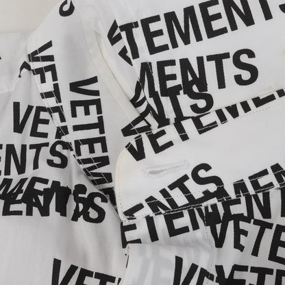 オールオーバー スタンプロゴ オーバーサイズ コットン 比翼ボタン シャツ (All-over Stamp Logo Oversized Shirt)