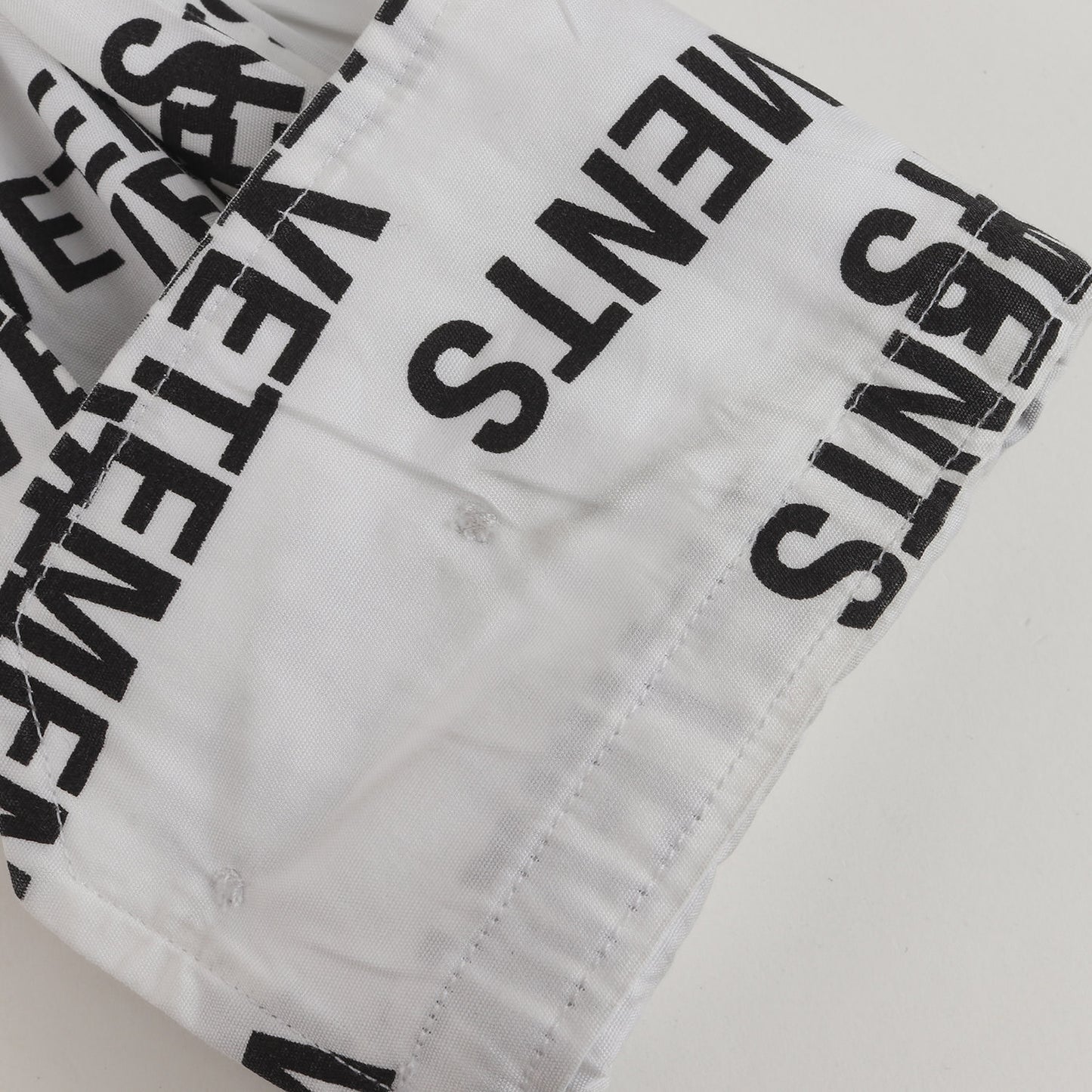 オールオーバー スタンプロゴ オーバーサイズ コットン 比翼ボタン シャツ (All-over Stamp Logo Oversized Shirt)