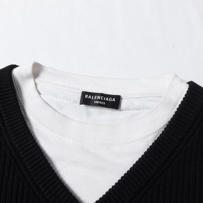 ラバーパッチ付き Tシャツ レイヤード Vネック コットン リブ ニット (Layered V-neck Sweater)
