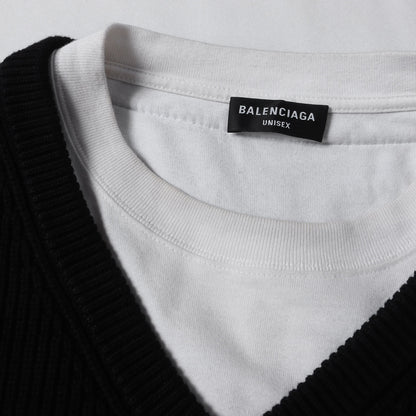ラバーパッチ付き Tシャツ レイヤード Vネック コットン リブ ニット (Layered V-neck Sweater)