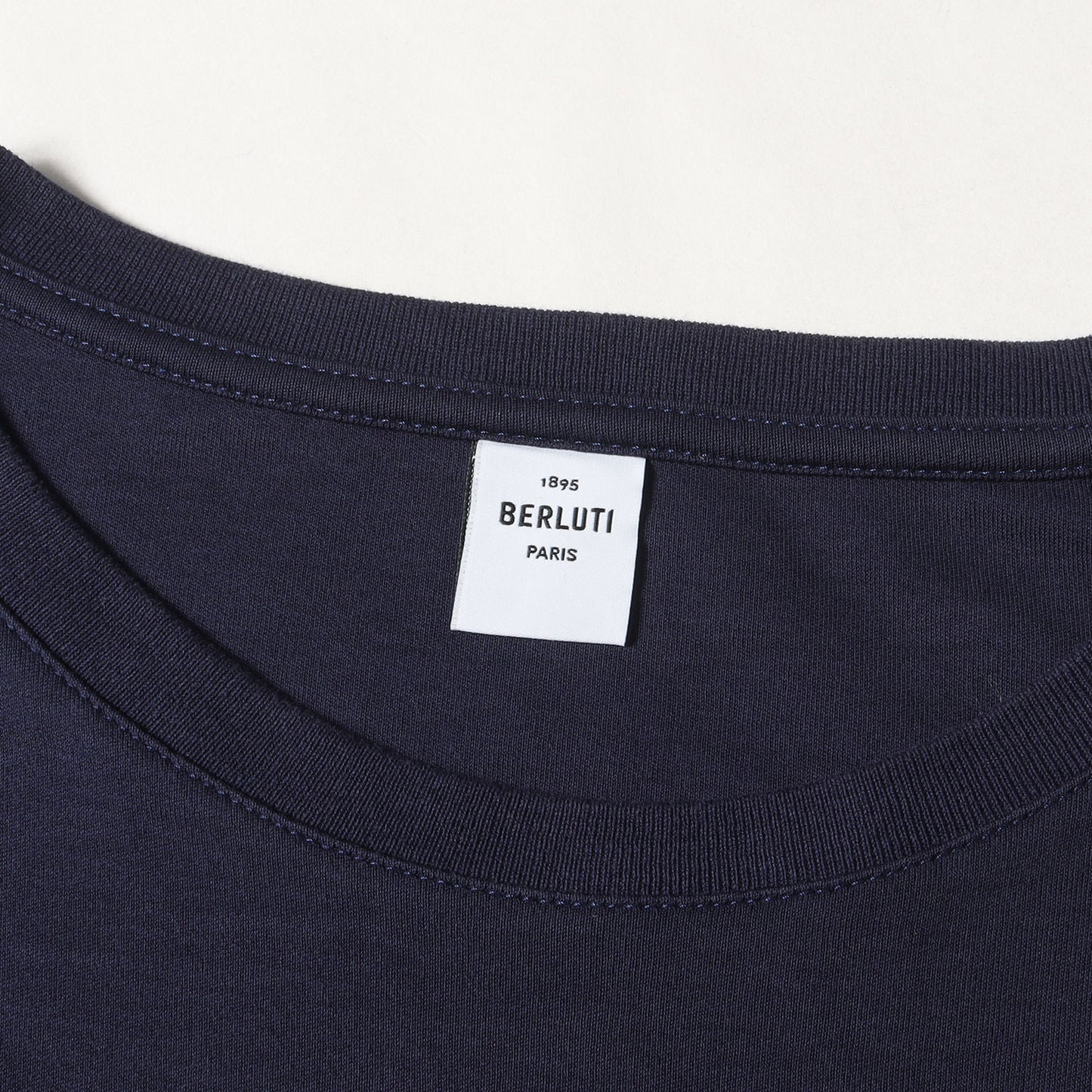 ロゴエンブレム刺繍 クルーネック Tシャツ