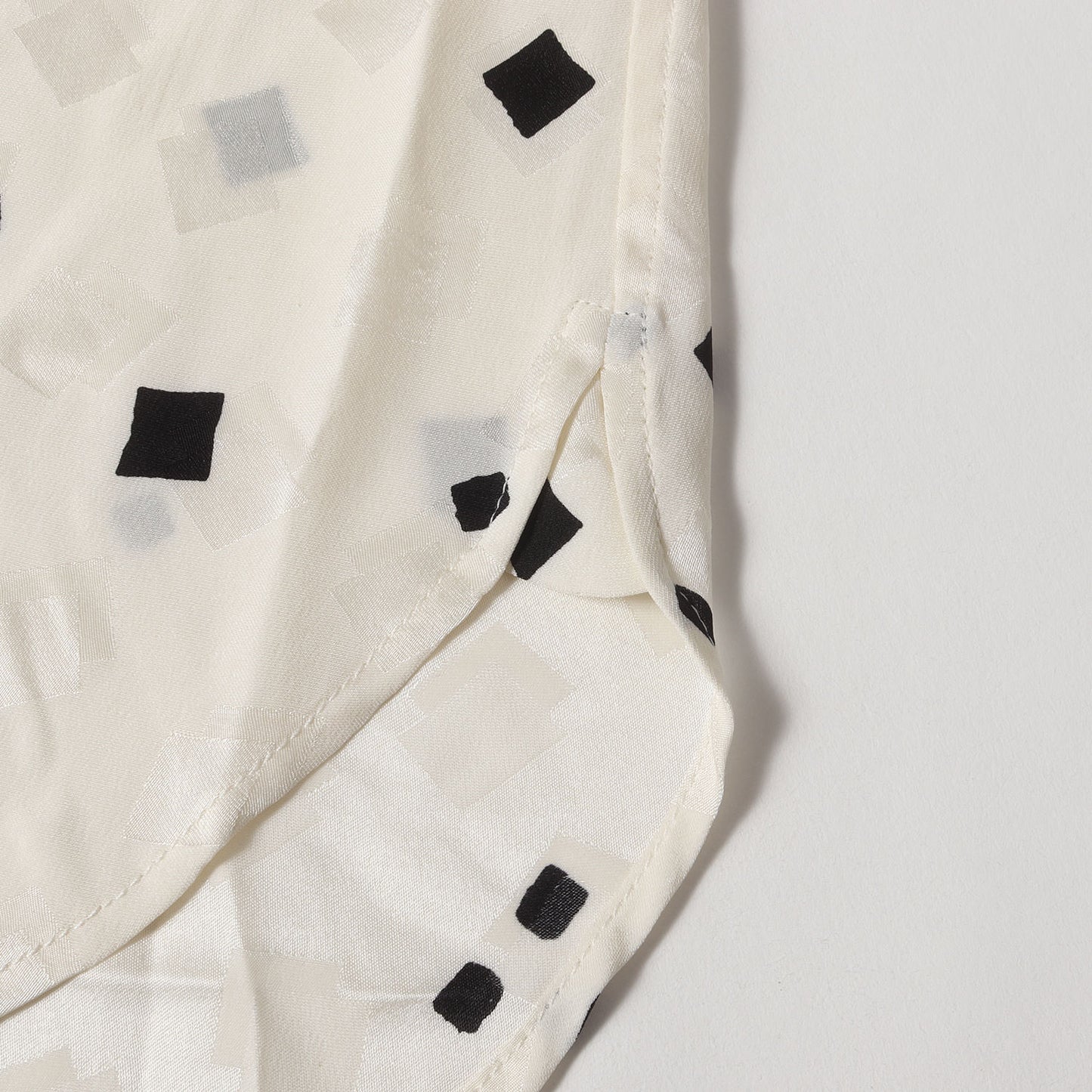 19SS スクエアパターン ロゴ シルクシャツ (564172)