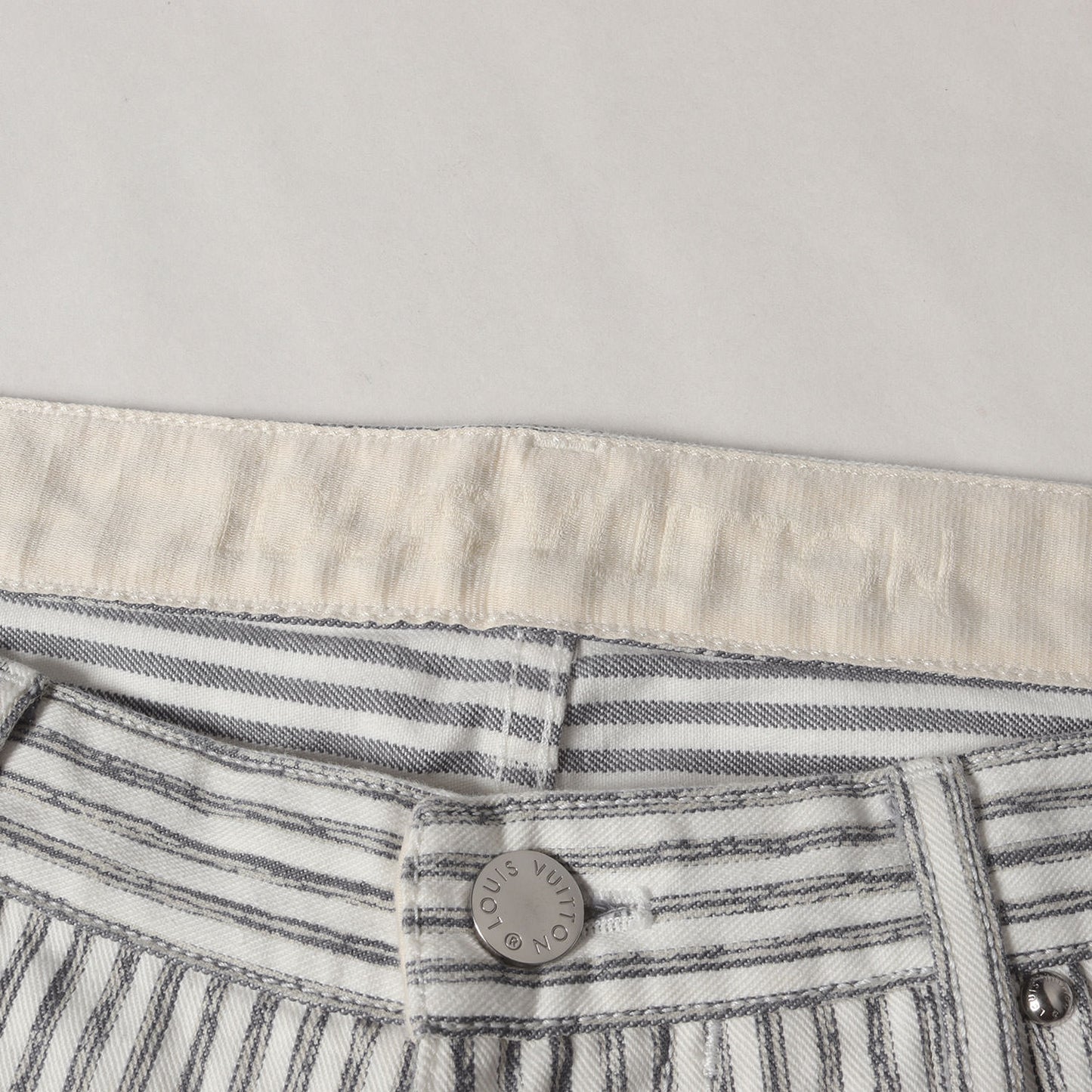 ガストンV ロゴ ワッペン ヒッコリー デニム パンツ (H7D07WB8Y)