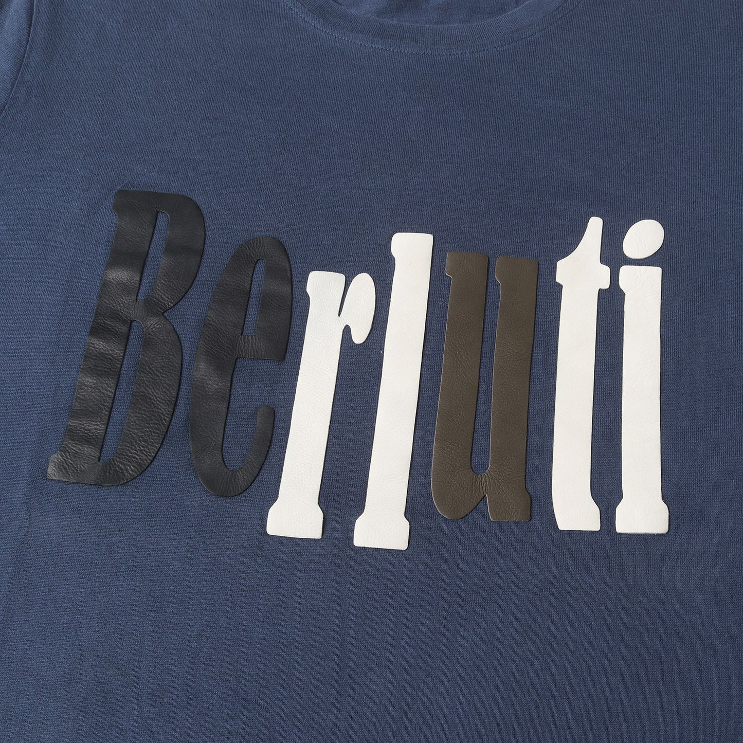 レザーパッチ ブランドロゴ Tシャツ