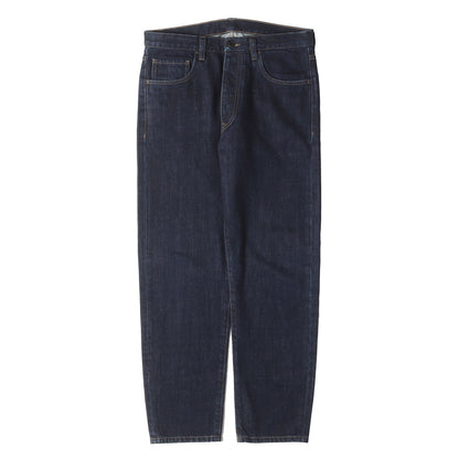 トライアングルロゴプレート付き 5ポケット テーパード リジッド デニムパンツ