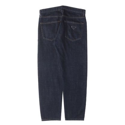 トライアングルロゴプレート付き 5ポケット テーパード リジッド デニムパンツ