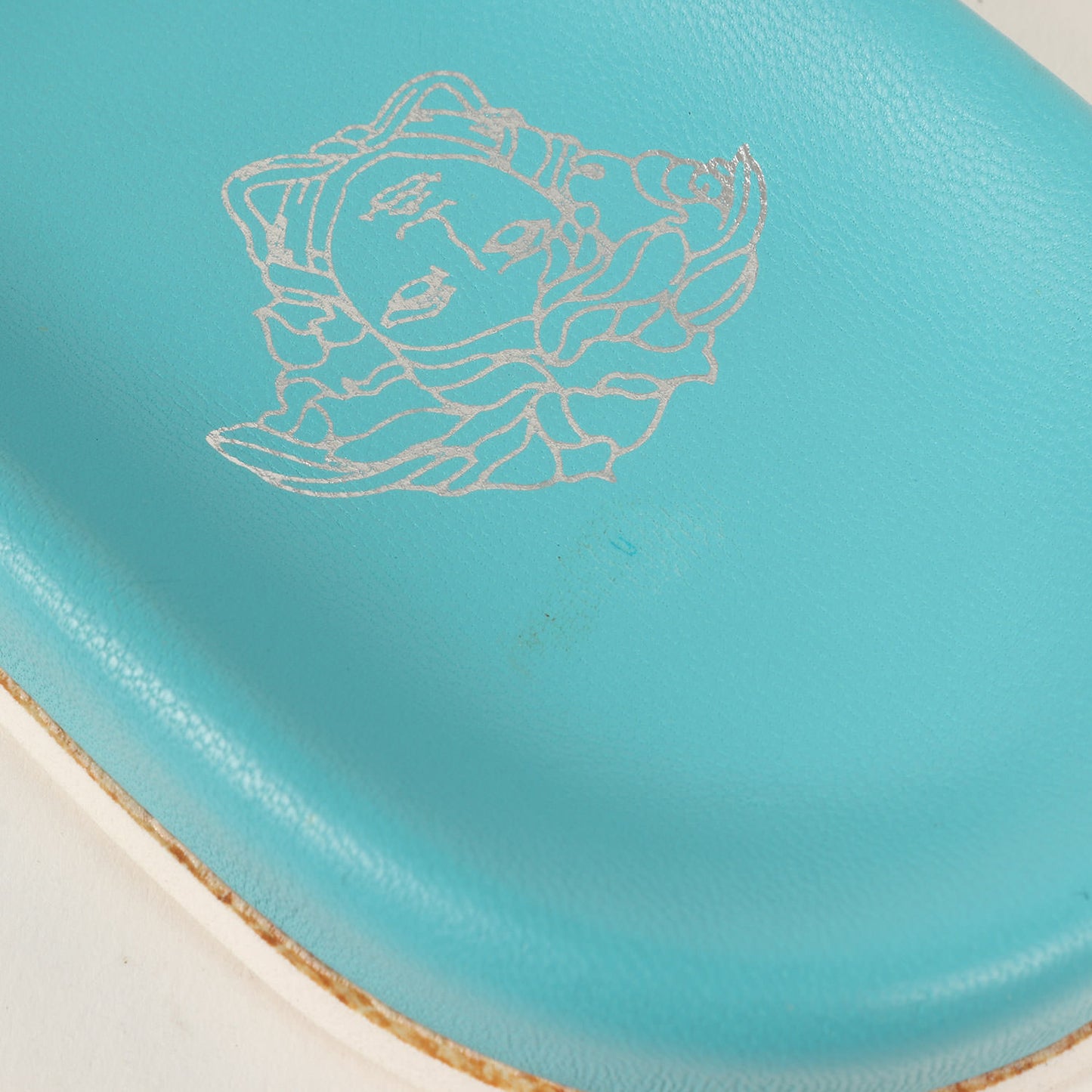 メデューサボタン付き レザー サンダル