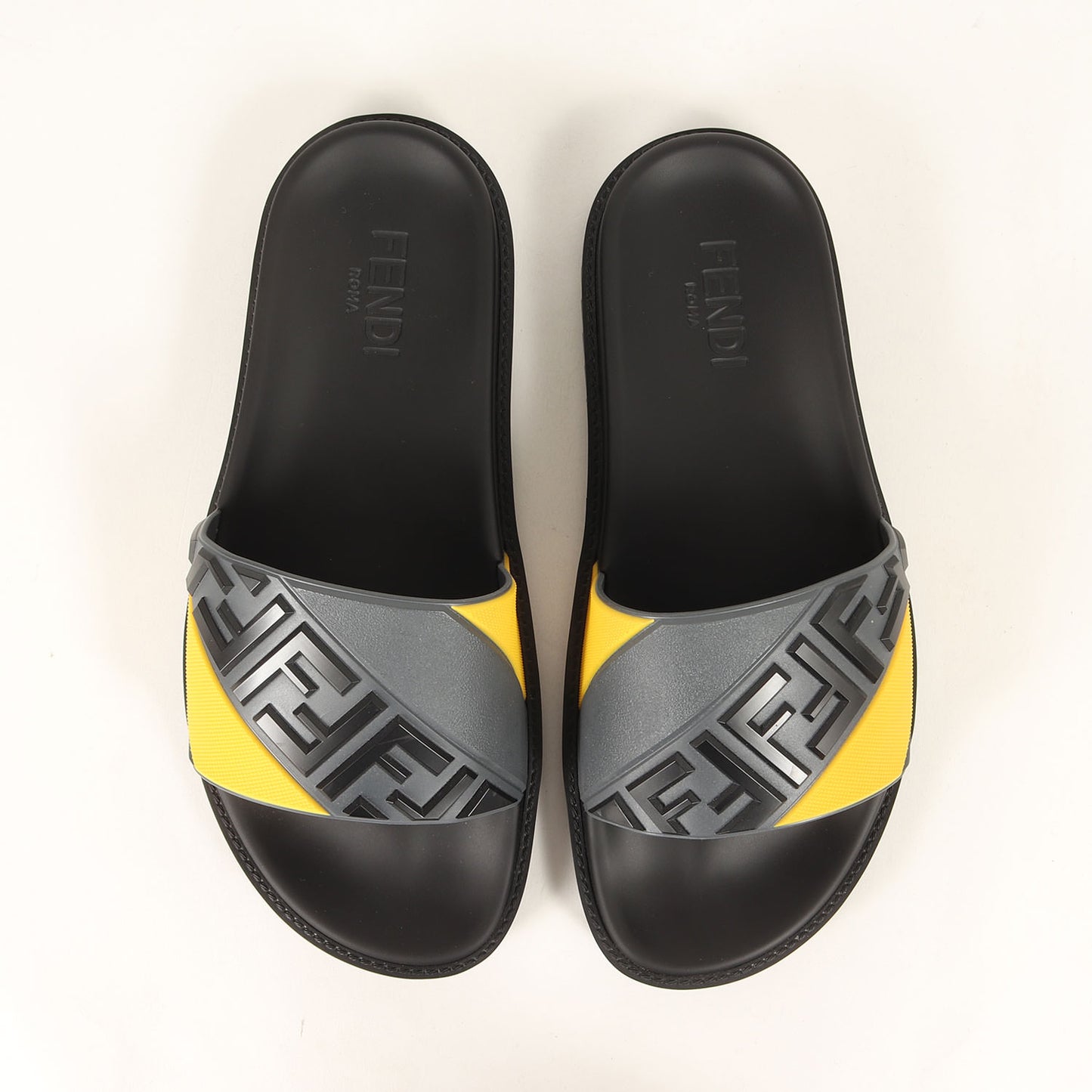 近年モデル ズッカ ラバー スライド サンダル (NERO GIALLO 7X1377)
