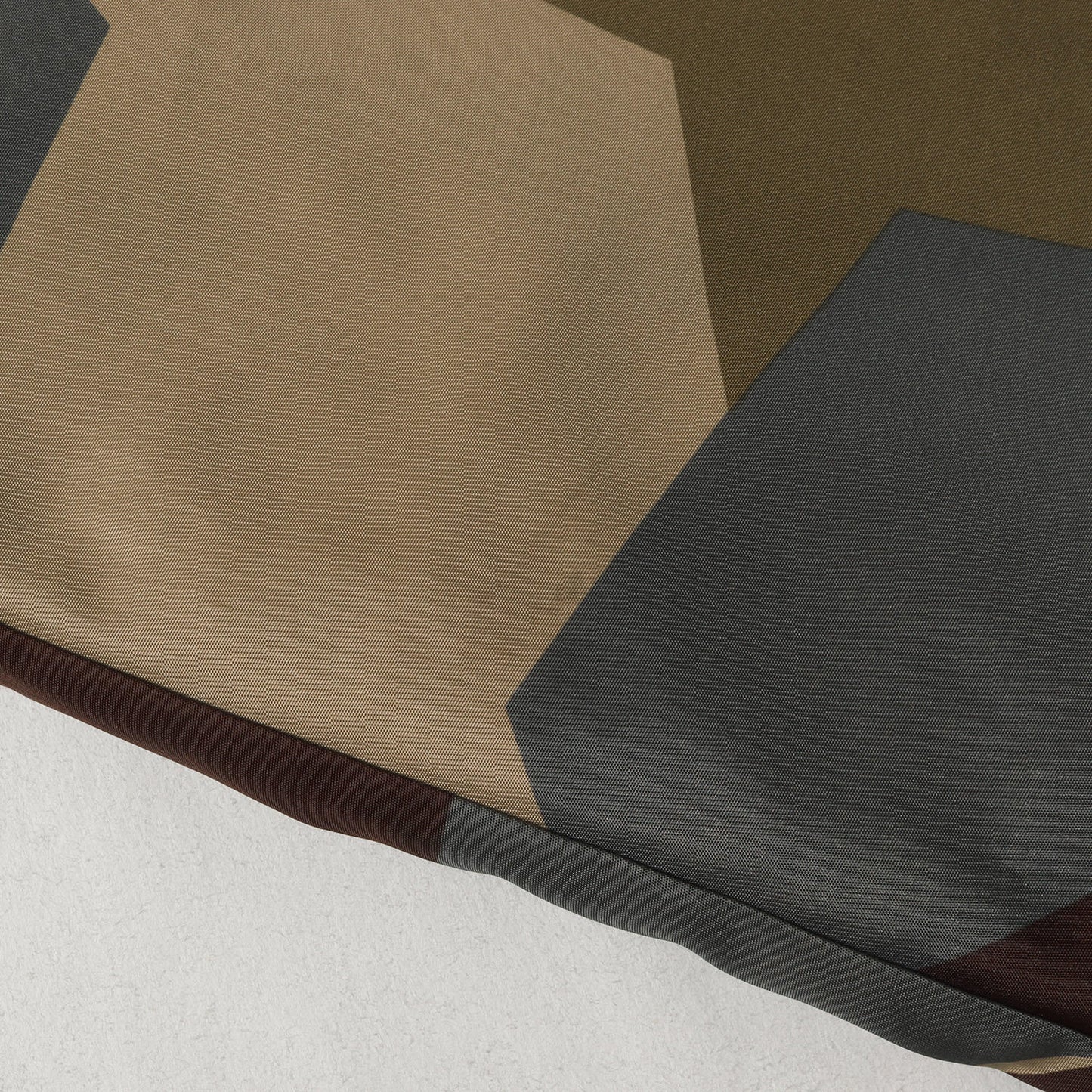 幾何学 迷彩 プラクティス ナイロン パーカー (CAMOUFLAGE PRACTICE JACKET)