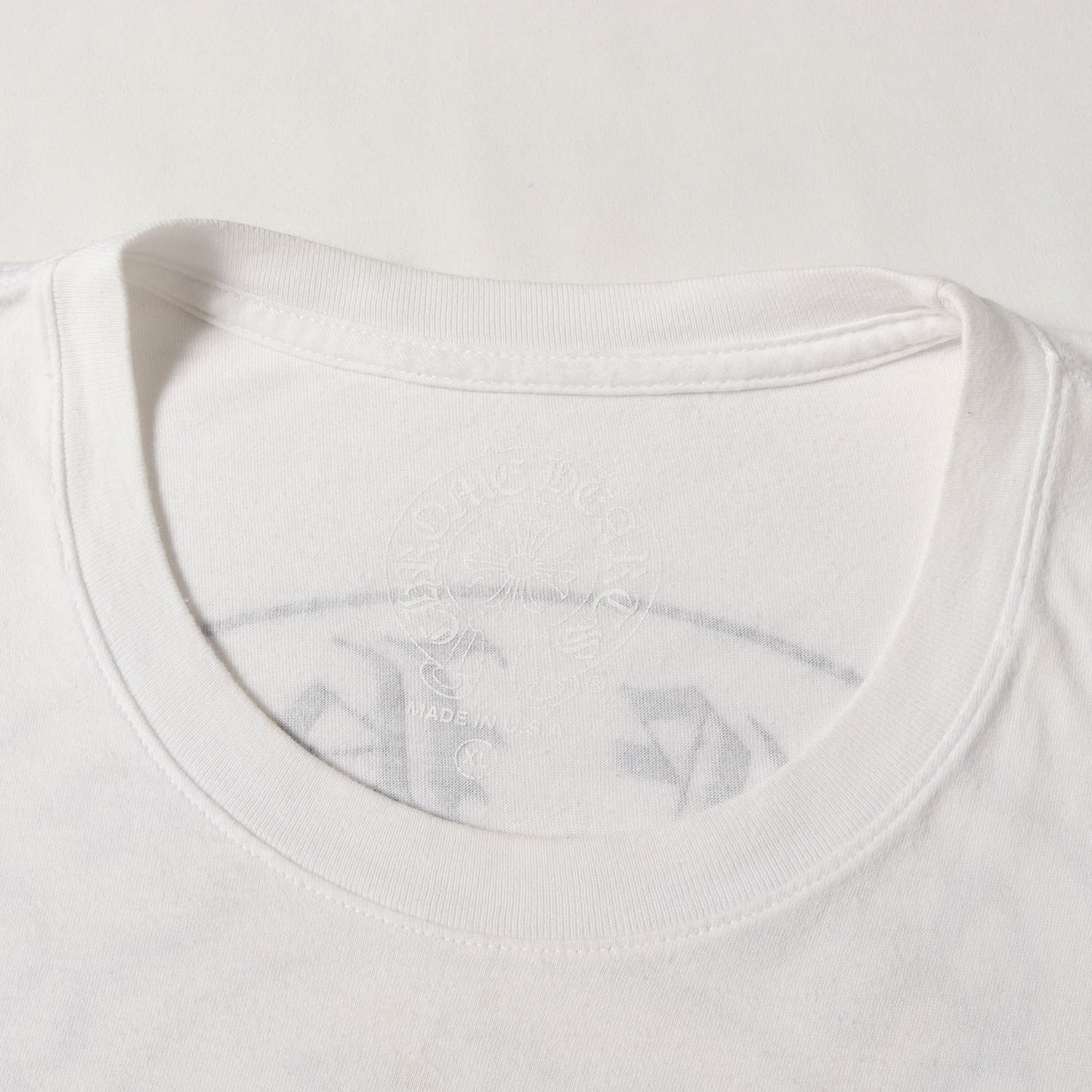 スクロールラベル ポケット Tシャツ