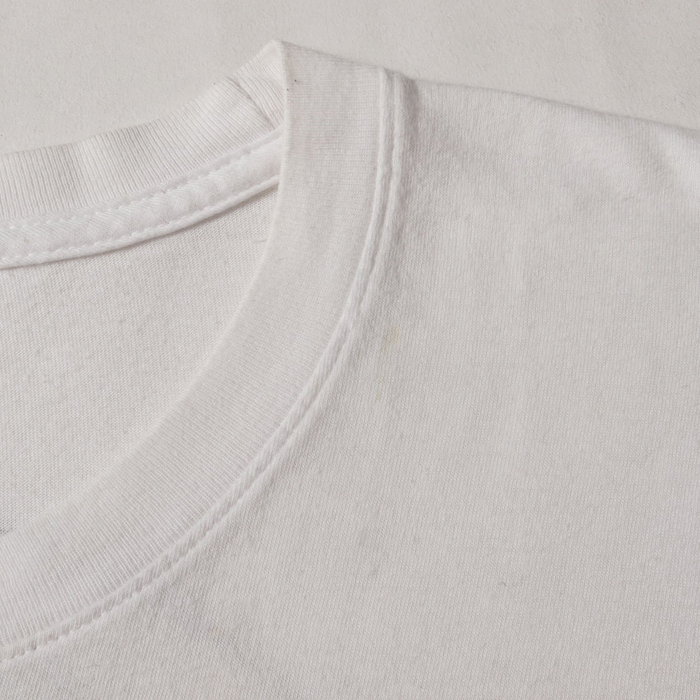 スクロールラベル ポケット Tシャツ