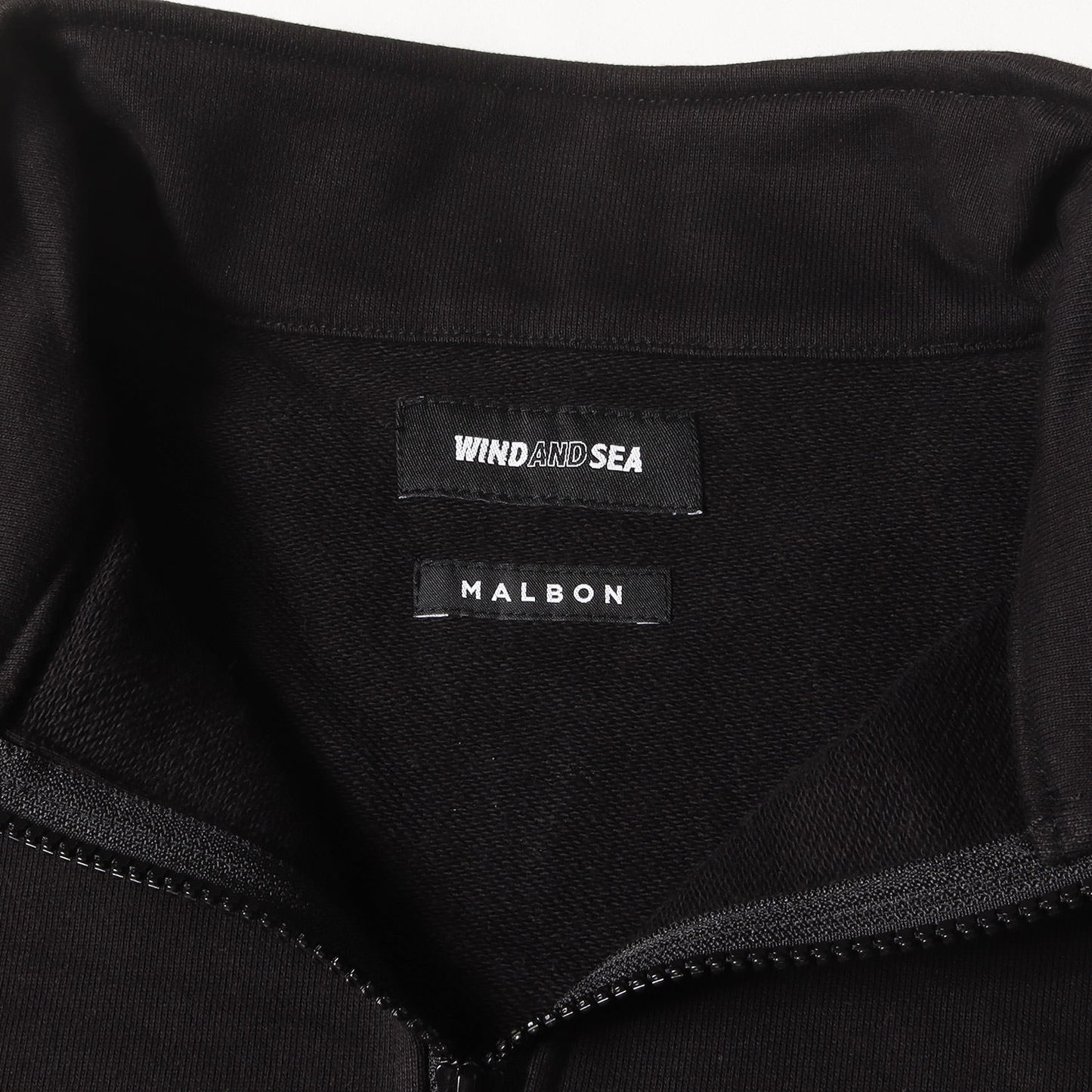 ×Malbon Golf コラボロゴ刺繍 ハーフジップ 立ち襟スウェット (HALF ZIP SWEAT)
