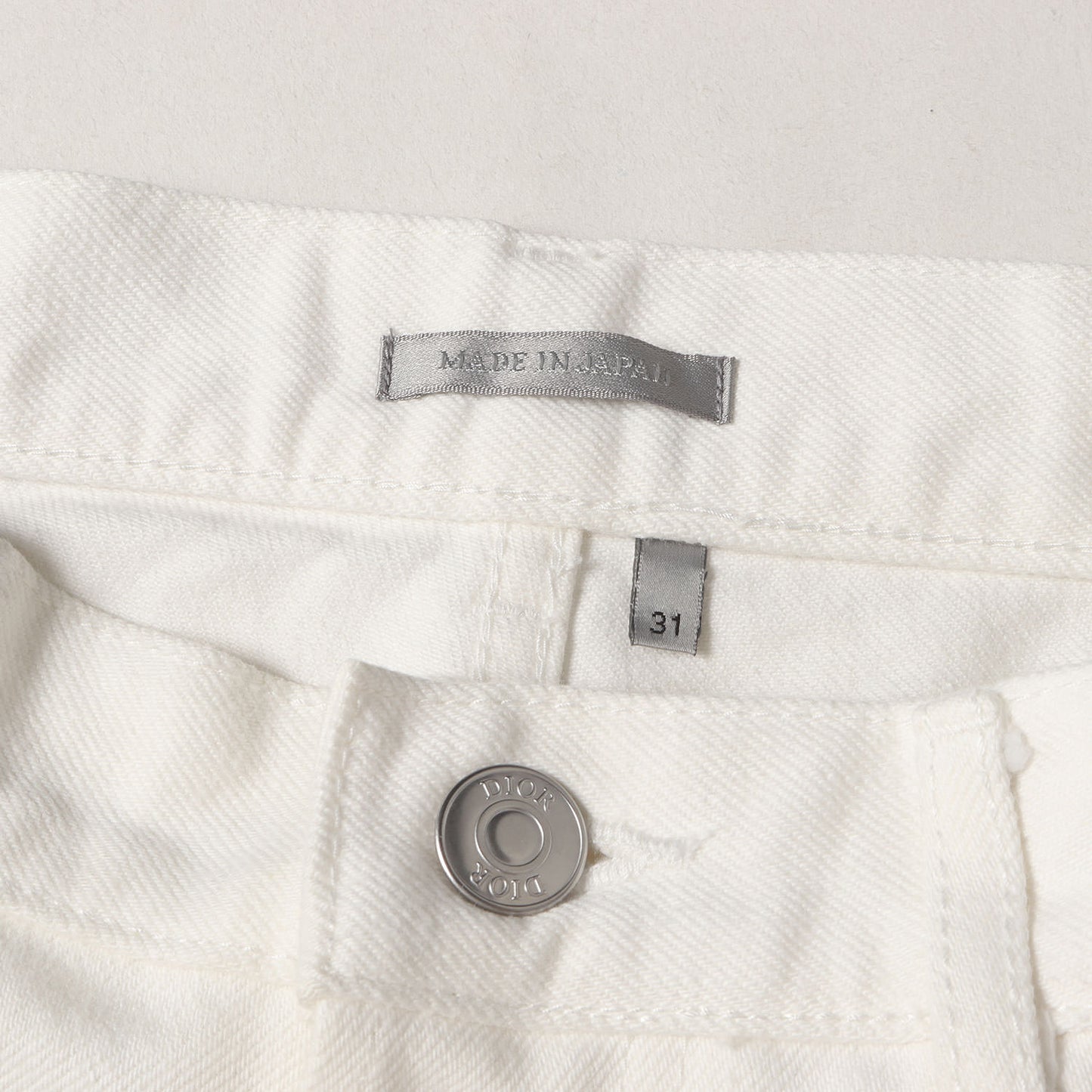 21AW ×Sacai コラボロゴワッペン 裾スナップボタン ホワイト スリム デニムパンツ 213D007AY508