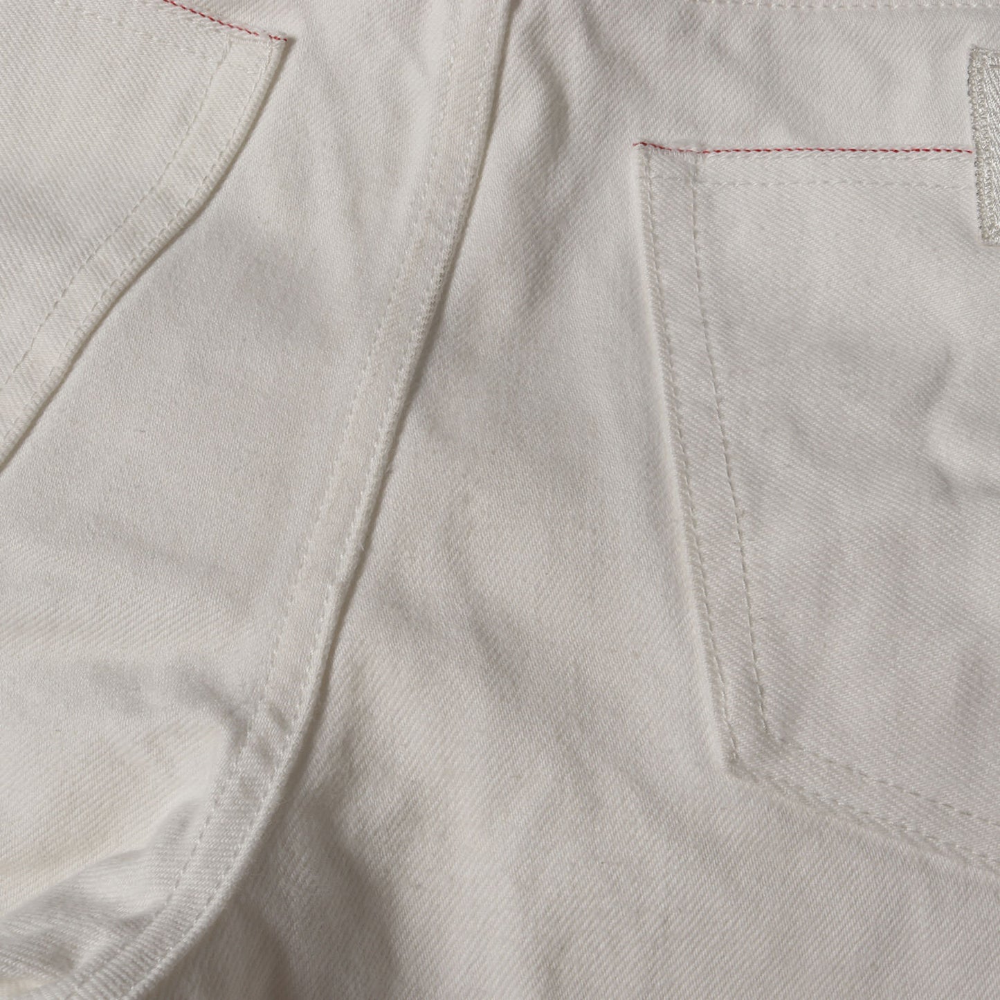 21AW ×Sacai コラボロゴワッペン 裾スナップボタン ホワイト スリム デニムパンツ 213D007AY508