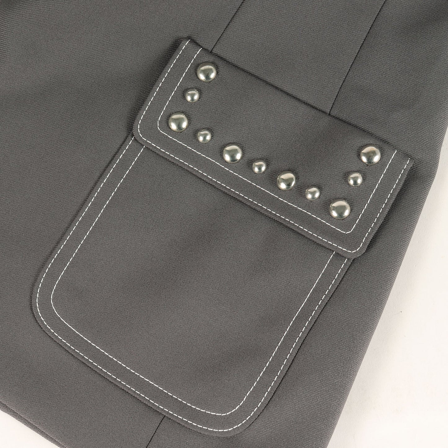 スタッズ付き ポリツイル 2B テーラード ジャケット (Fluid Drill Studded Jacket) 710897 ZAKGX