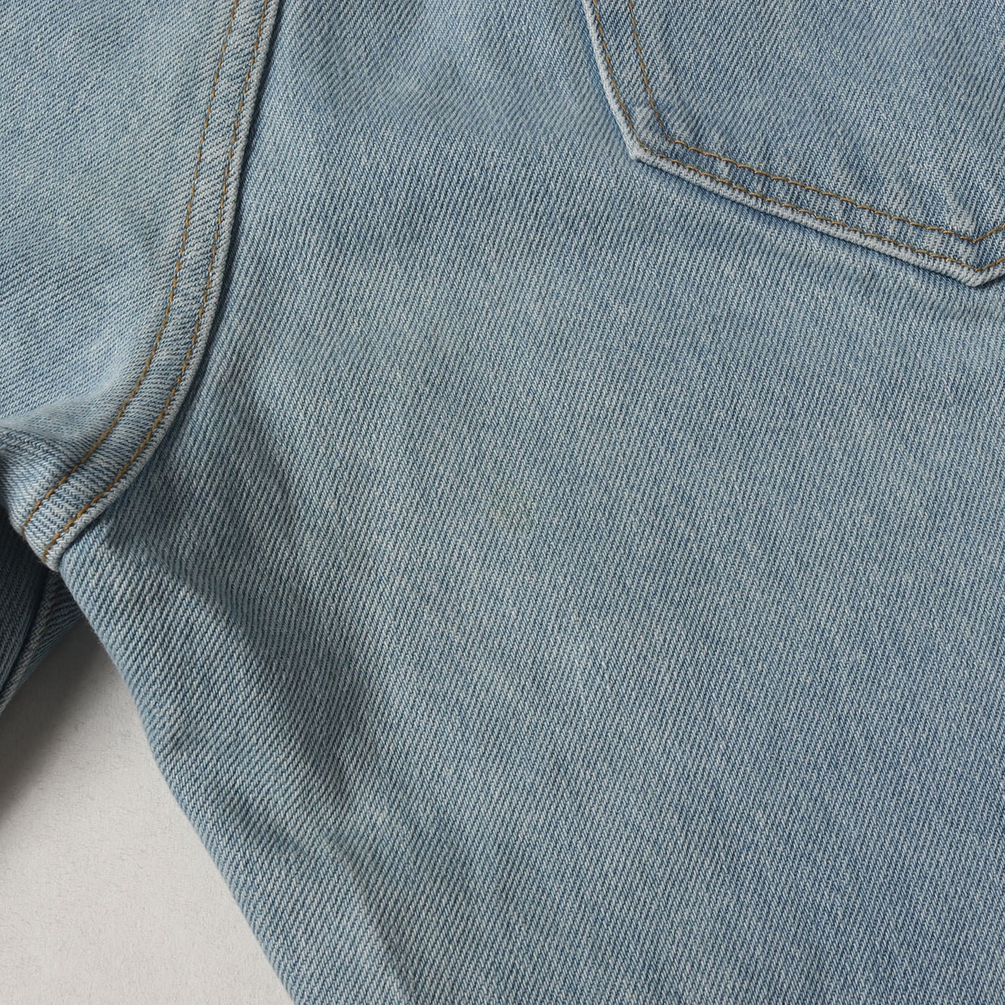 ストーンウォッシュ加工 スリム デニムパンツ (Stone Washed Slim Jean)