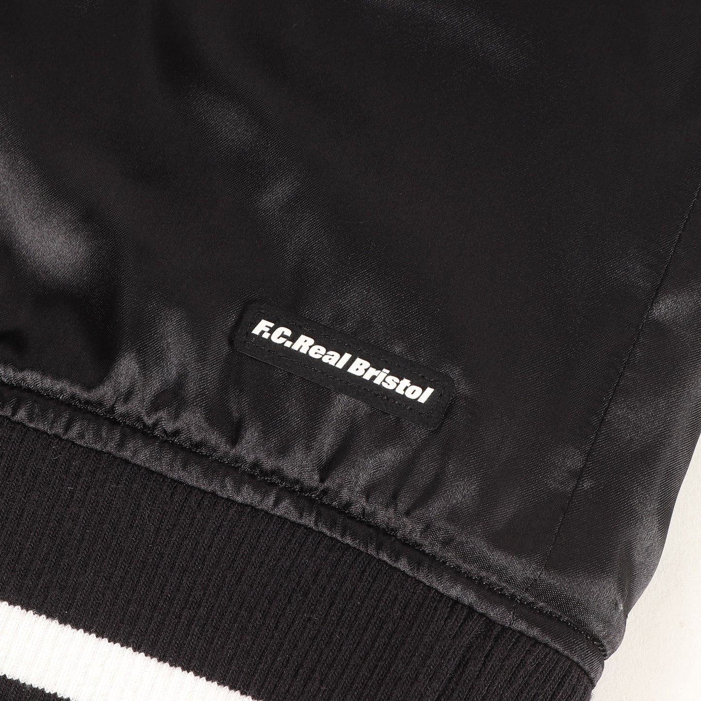 リバーシブル ロゴパッチ サテン スタジャン (REVERSIBLE STADIUM JACKET)