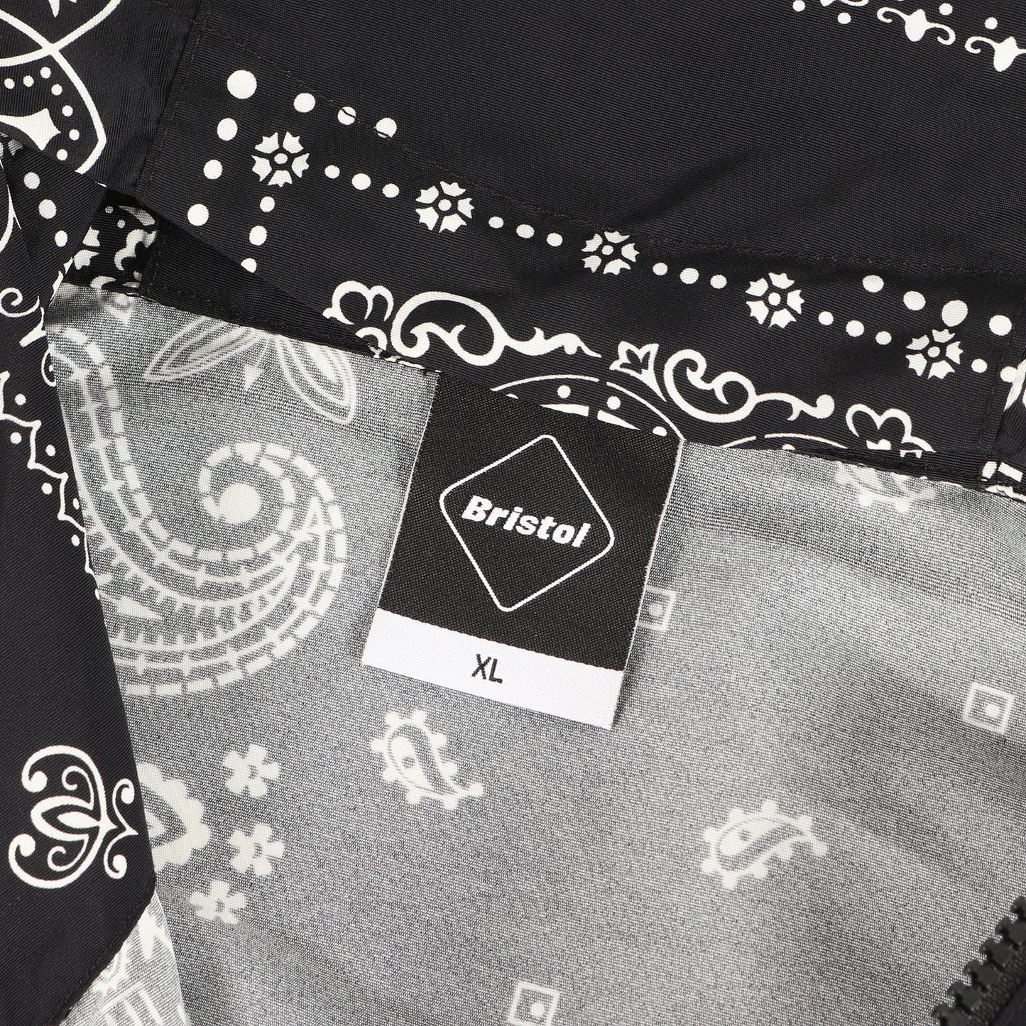 ペイズリーモノグラム バックロゴ フーデッド ナイロン ジャケット (NYLON HOODED BLOUSON)