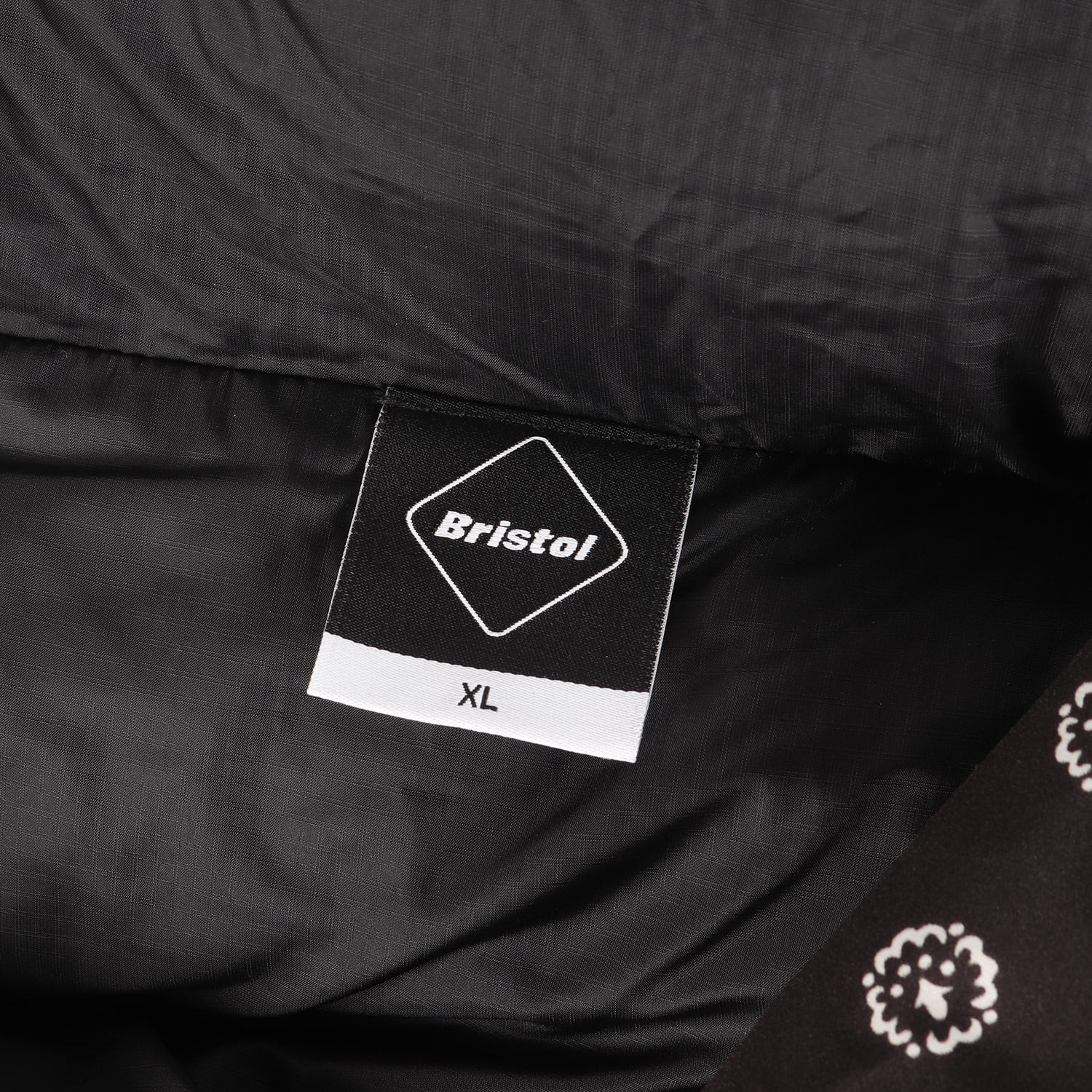 バンダナ柄 ナイロン ベンチ ダウンジャケット (DOWN BENCH PARKA