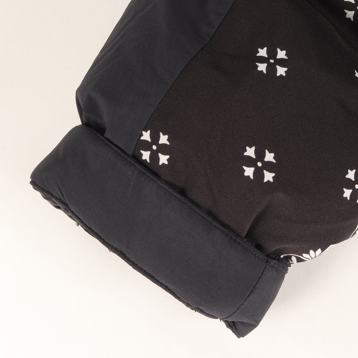 バンダナ柄 ナイロン ベンチ ダウンジャケット (DOWN BENCH PARKA