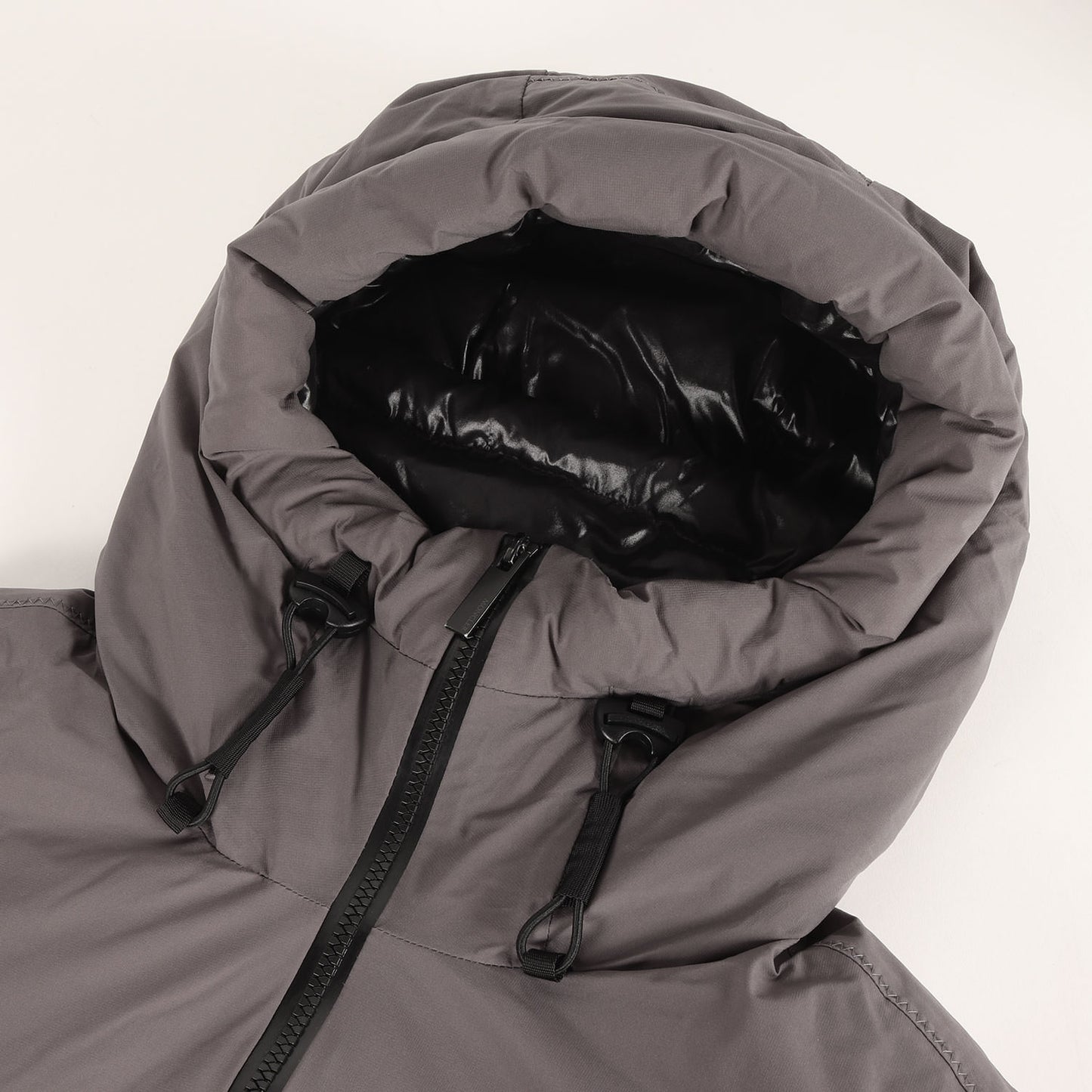 GORE-TEX INFINIUM ナイロン フルジップ フーデッド ダウンジャケット (TIMOR)