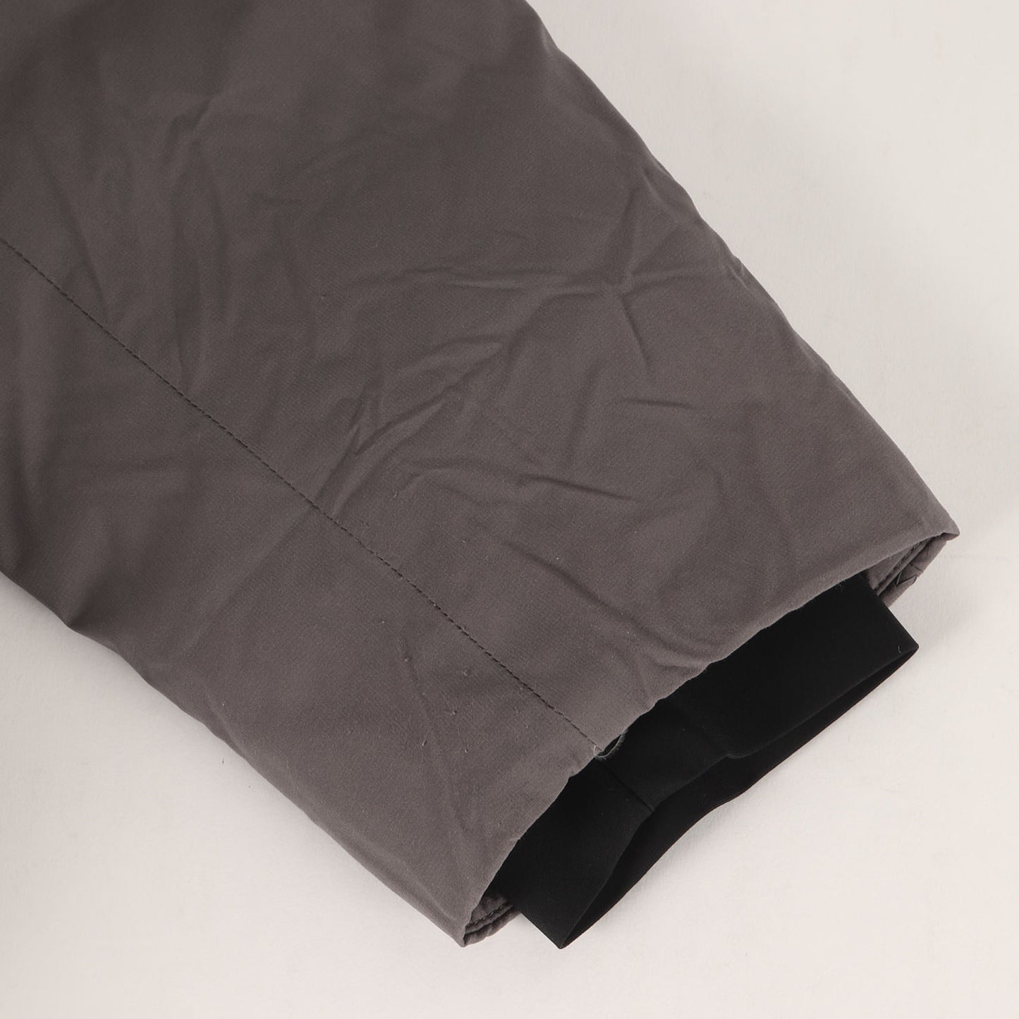 GORE-TEX INFINIUM ナイロン フルジップ フーデッド ダウンジャケット (TIMOR)