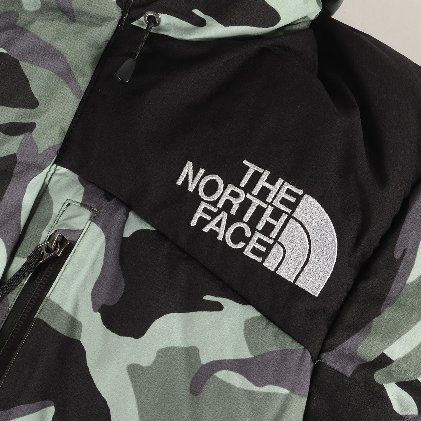 [限定カラー] GORE-TEX INFINIUM 迷彩 ノベルティー バルトロライト ダウンジャケット (Novelty Baltro Light Jacket)