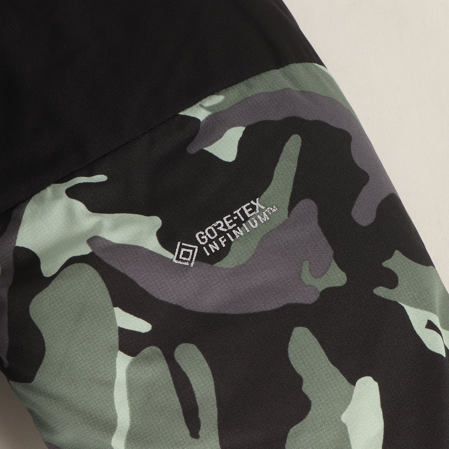 [限定カラー] GORE-TEX INFINIUM 迷彩 ノベルティー バルトロライト ダウンジャケット (Novelty Baltro Light Jacket)