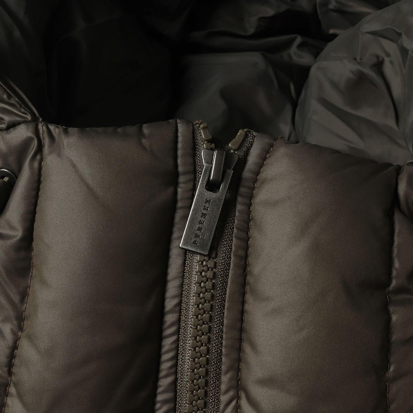 シャロン ナイロン フーデッド ダウンジャケット (CHALON DOWN JACKET)