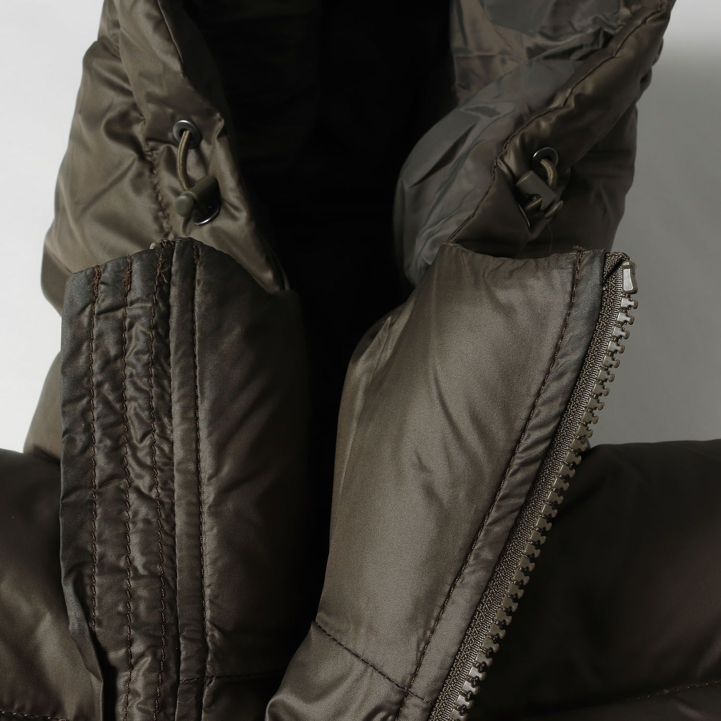 シャロン ナイロン フーデッド ダウンジャケット (CHALON DOWN JACKET)
