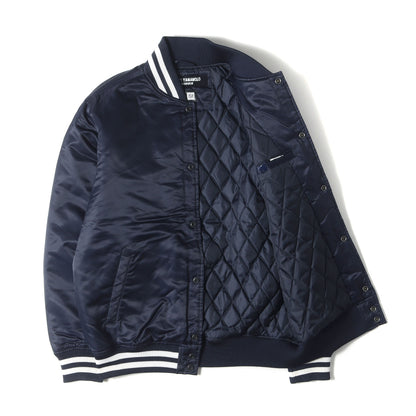 ×NEW ERA バックイラスト ナイロン サテン スタジャン (NYLON VIRSITY JKT)
