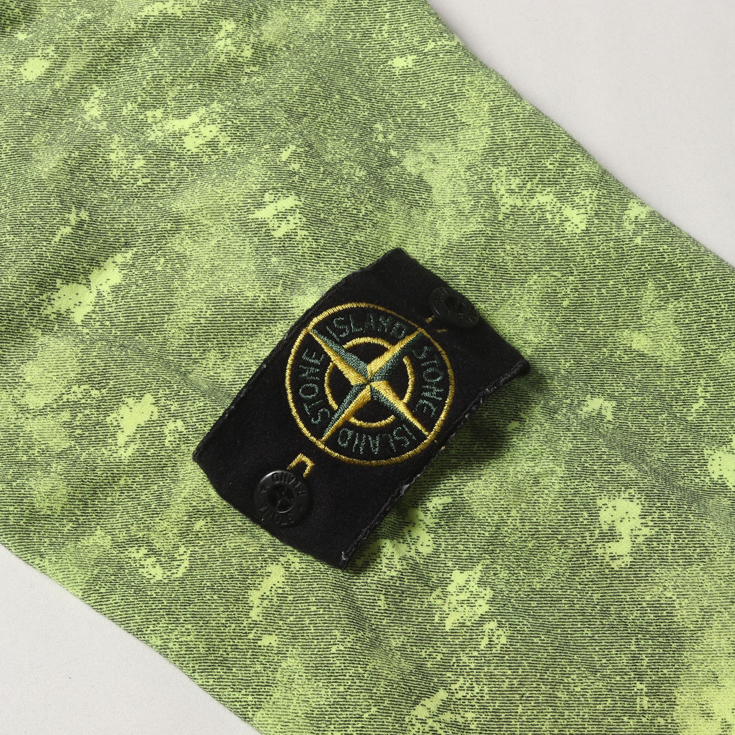 コンパスロゴワッペン付き 迷彩パターン ライトオンス クルーネック スウェット (Camo Cotton Sweatshirt)